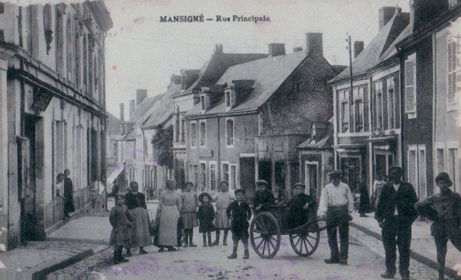 Carte postale ancienne de la rue principale de Mansigné